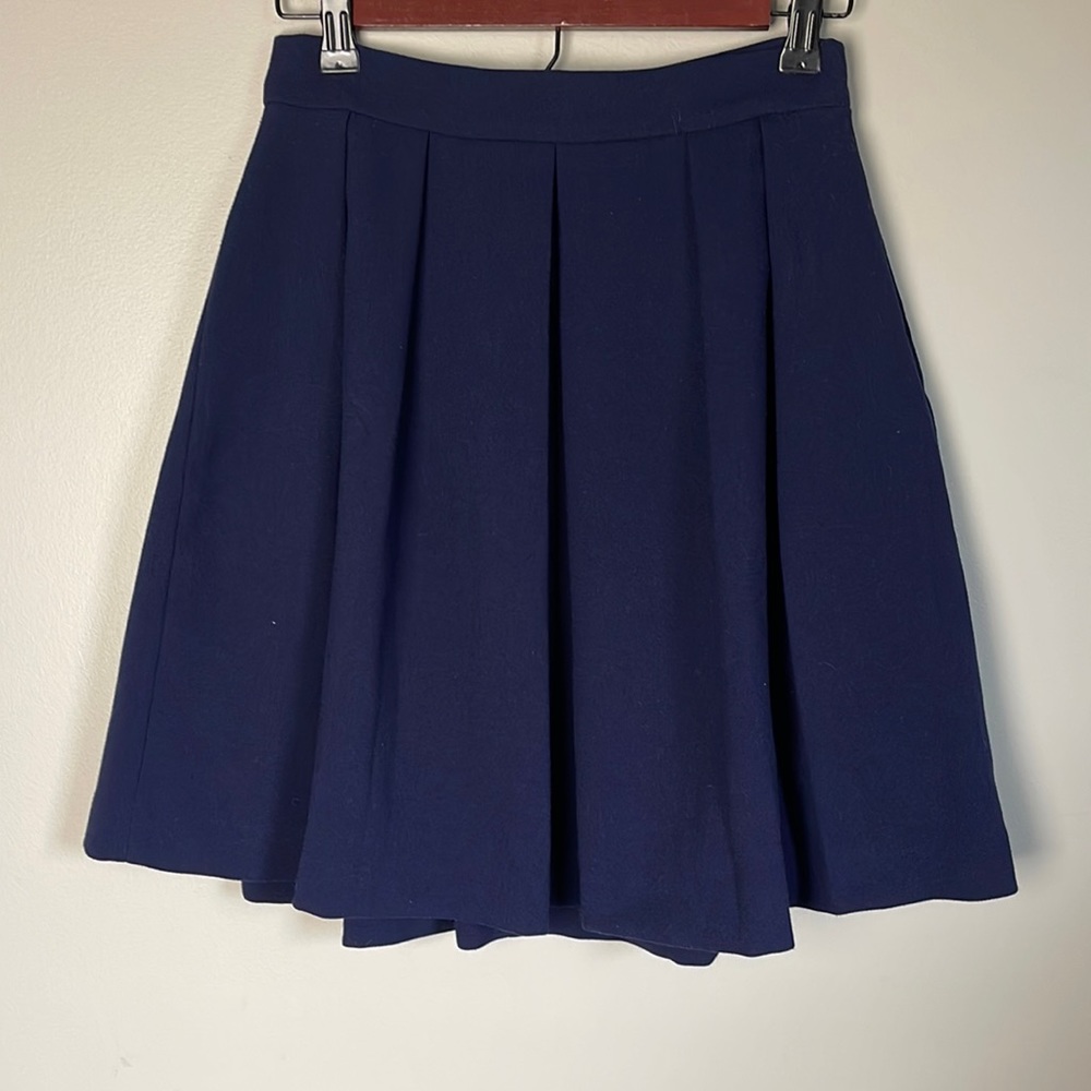 XXI Essentials Navy Blue Pleated Skirt Size Small